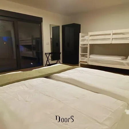 Apartman Doors Living Family Iv